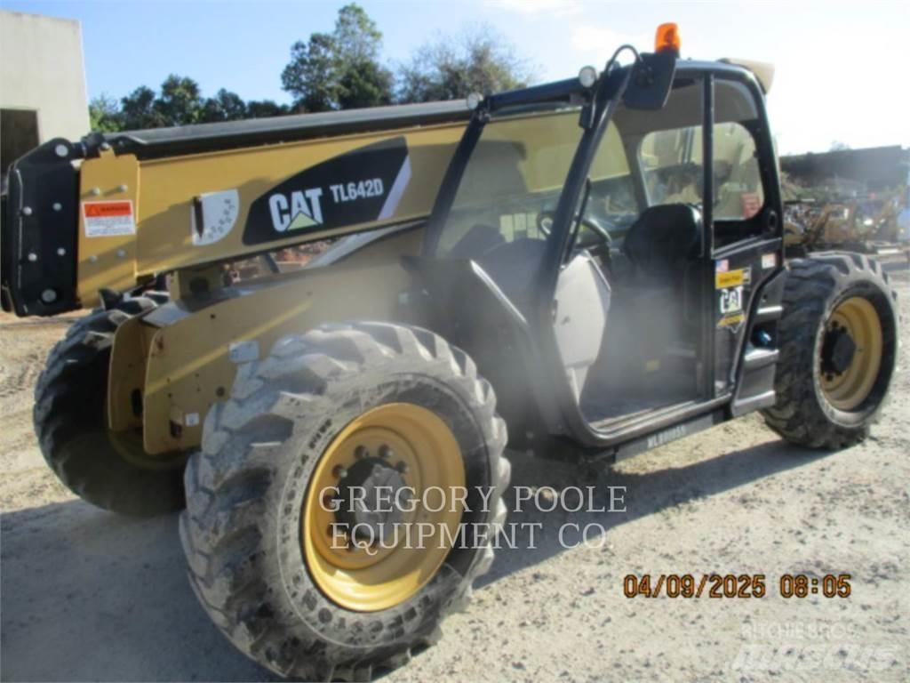 CAT TL642D 伸縮臂操作車