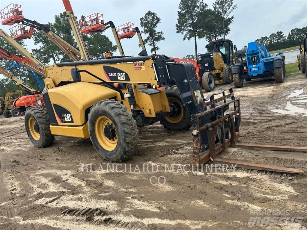 CAT TL642D 伸縮臂操作車