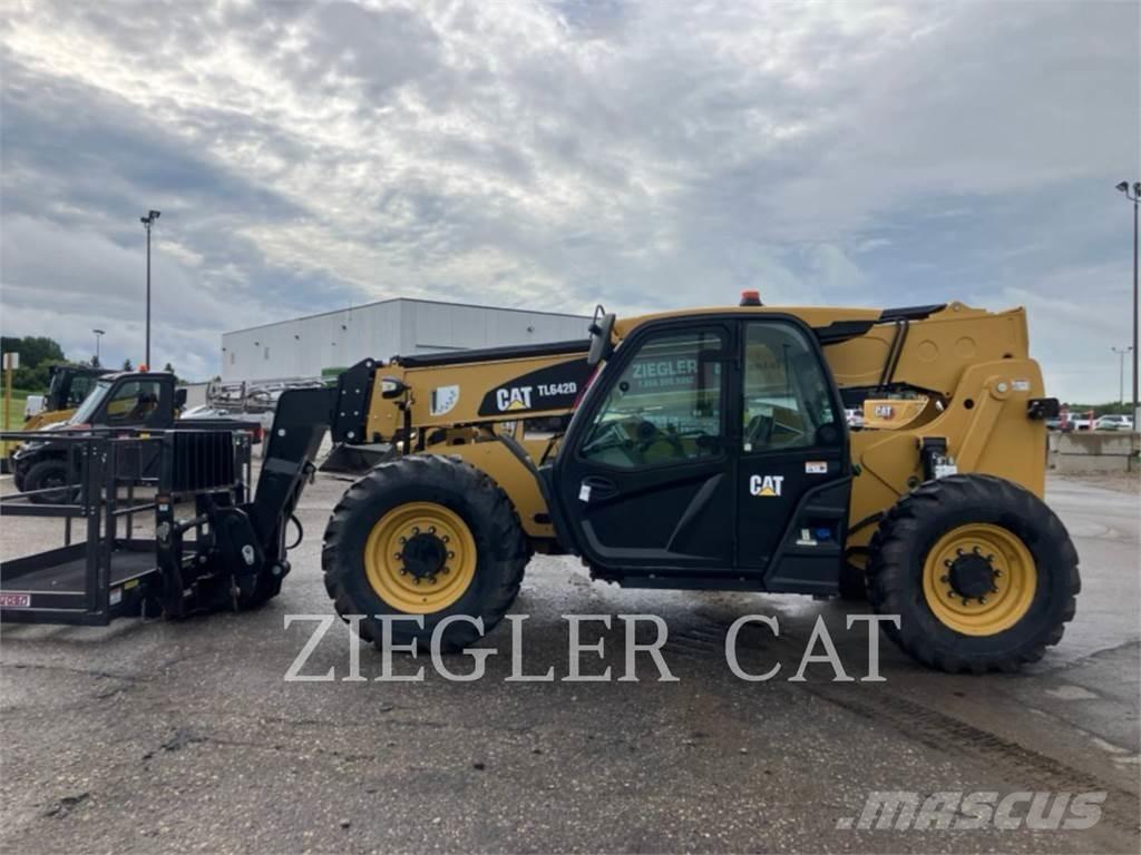 CAT TL642D 伸縮臂操作車