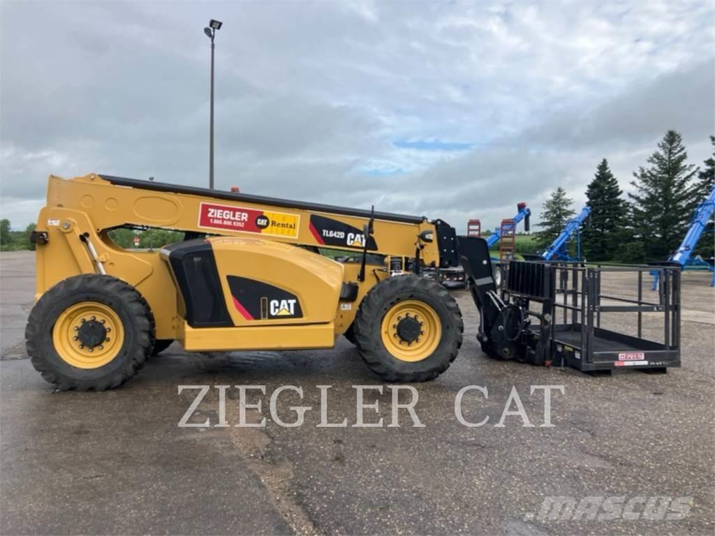 CAT TL642D 伸縮臂操作車