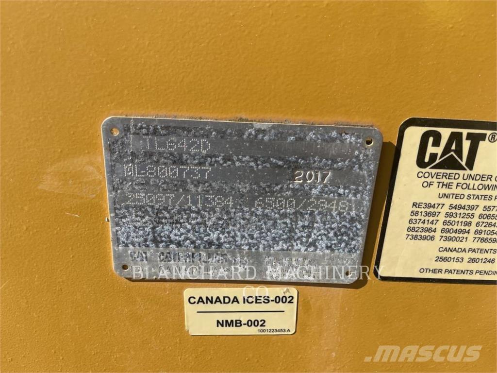 CAT TL642D 伸縮臂操作車