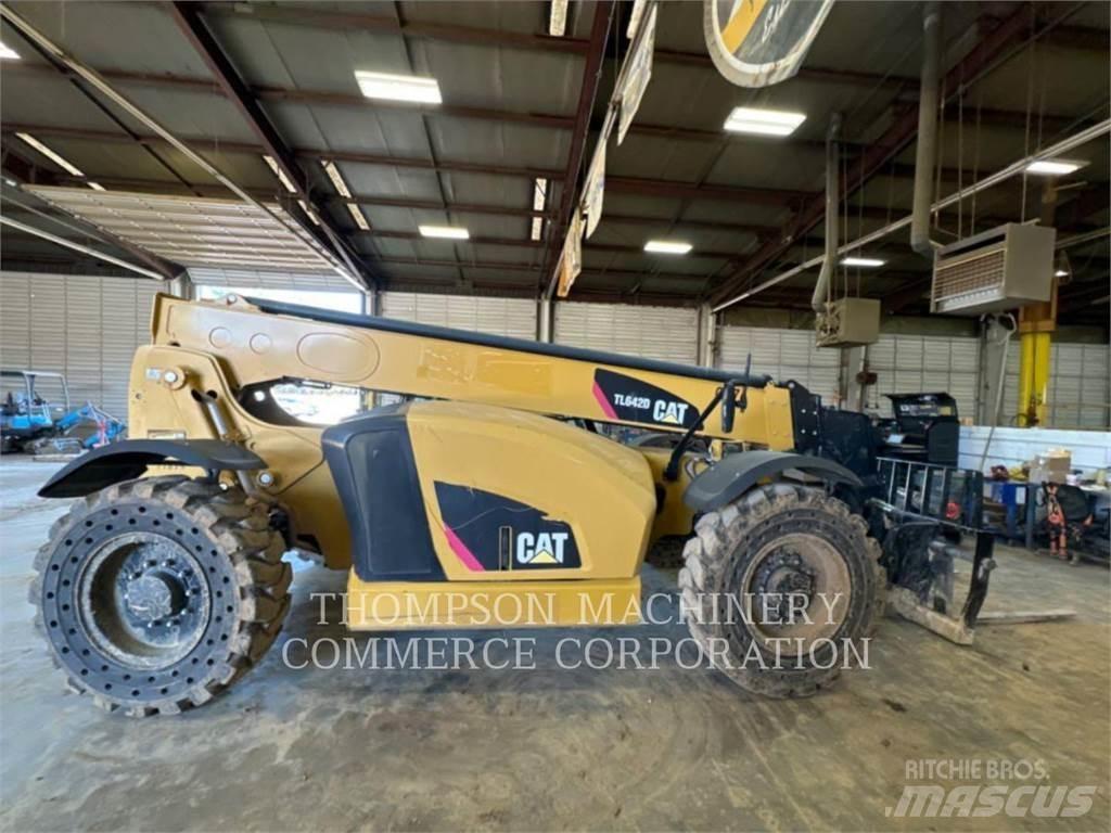CAT TL642D 伸縮臂操作車