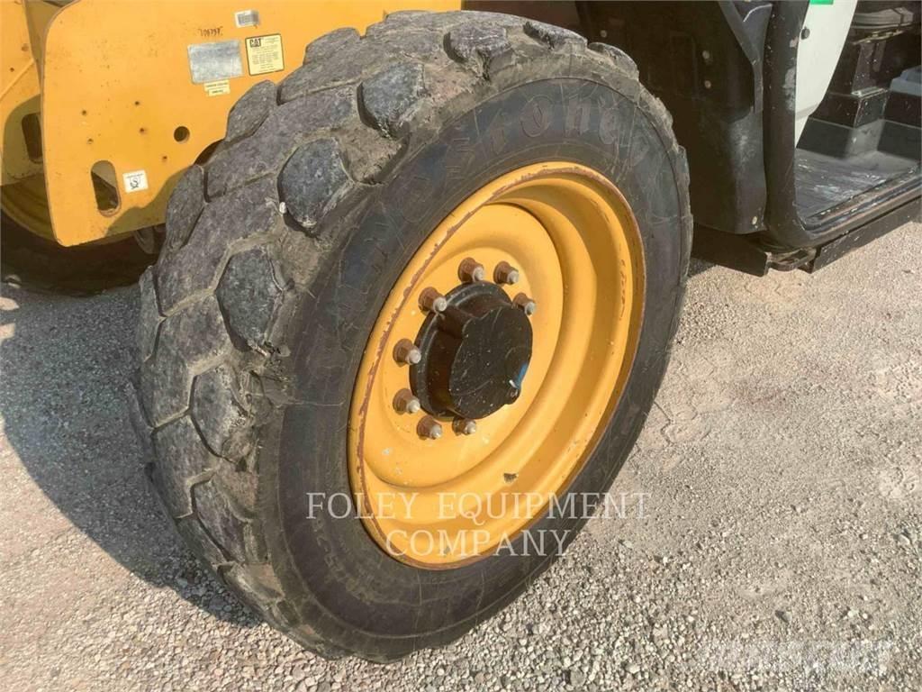 CAT TL642DO 伸縮臂操作車
