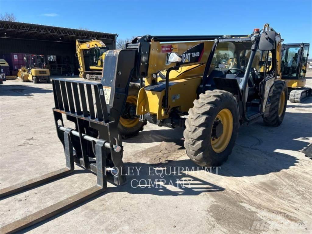 CAT TL642DO 伸縮臂操作車