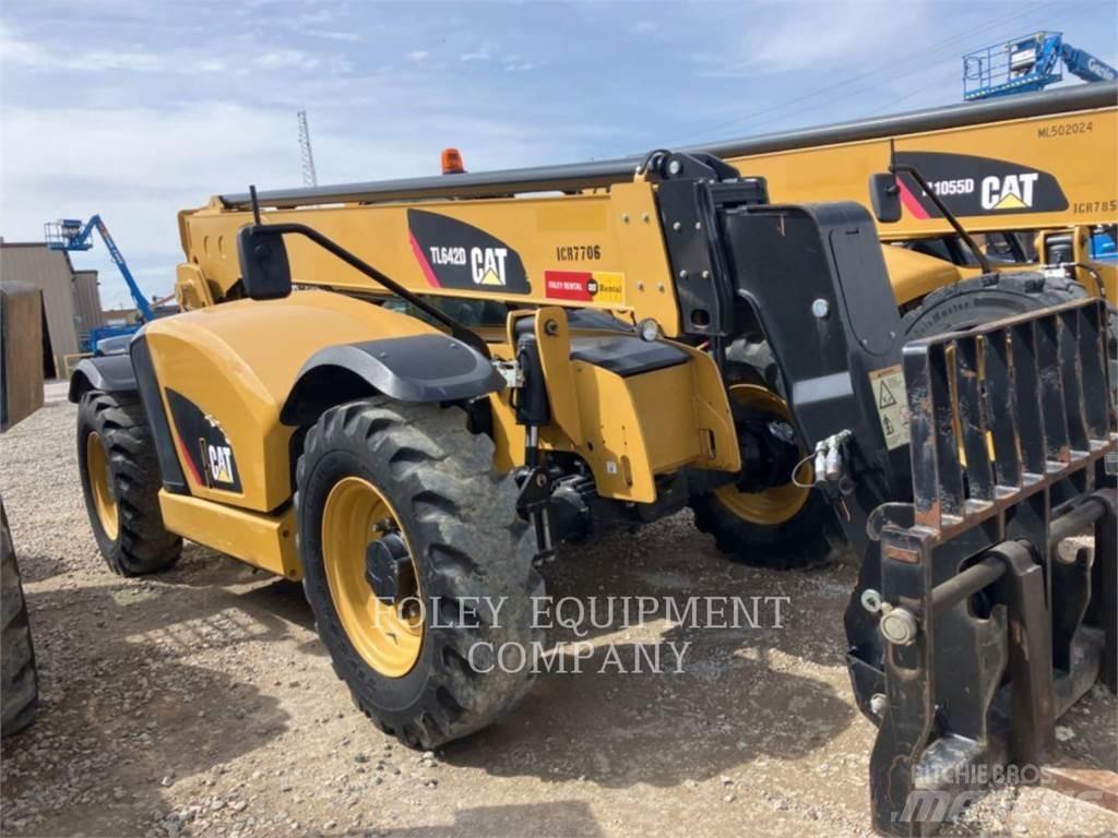 CAT TL642DO 伸縮臂操作車