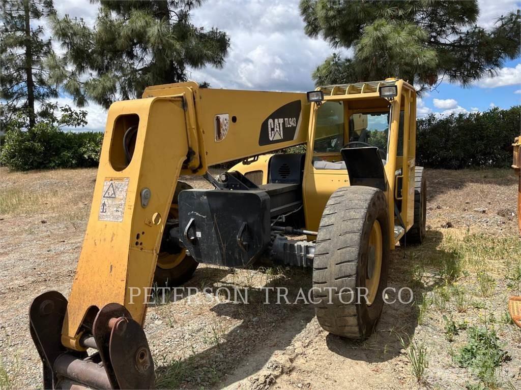 CAT TL943 伸縮臂操作車