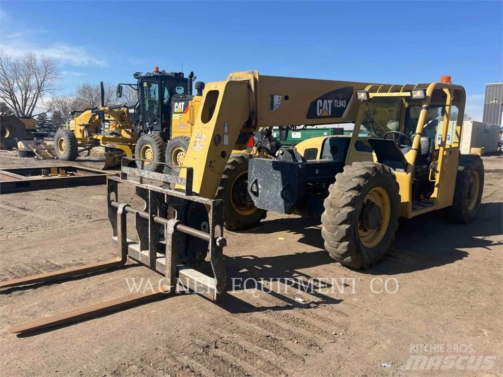 CAT TL943 伸縮臂操作車