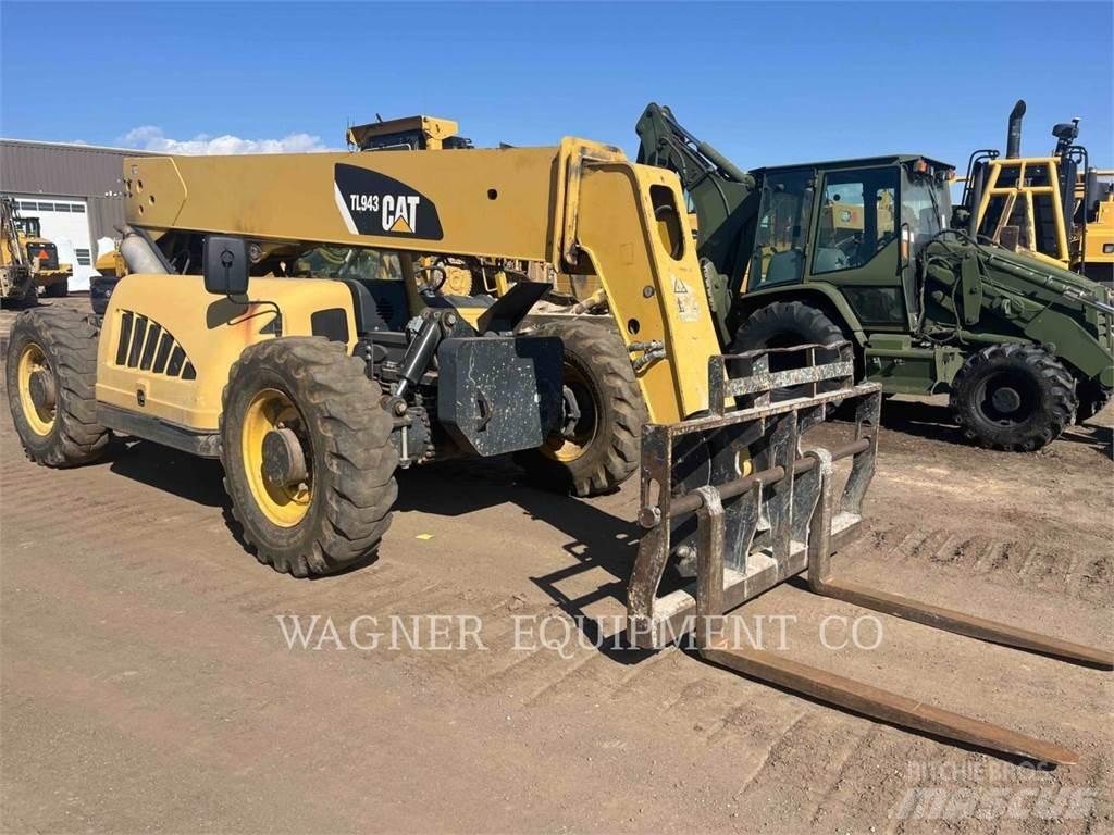 CAT TL943 伸縮臂操作車