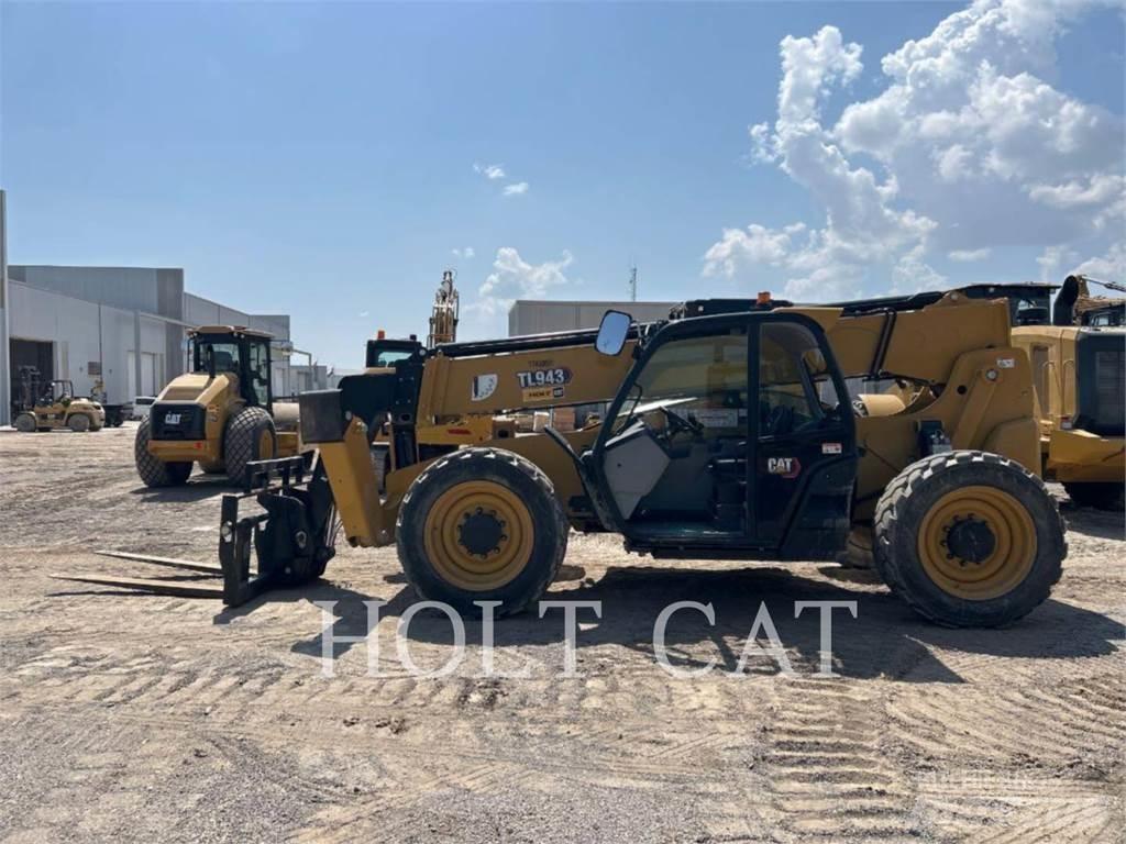 CAT TL943 伸縮臂操作車