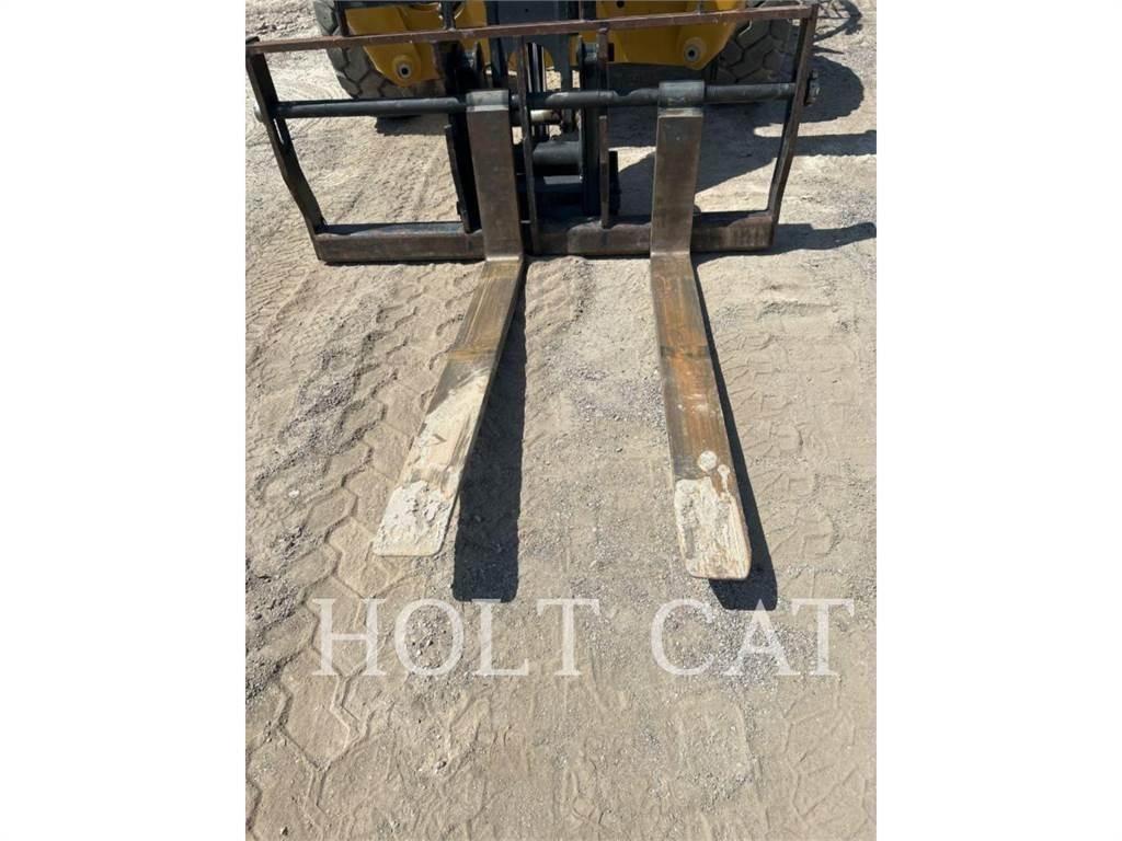 CAT TL943 伸縮臂操作車