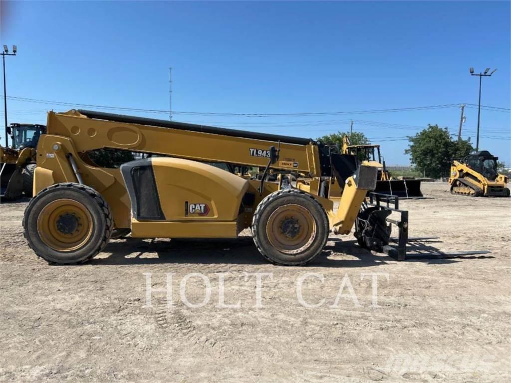 CAT TL943 伸縮臂操作車
