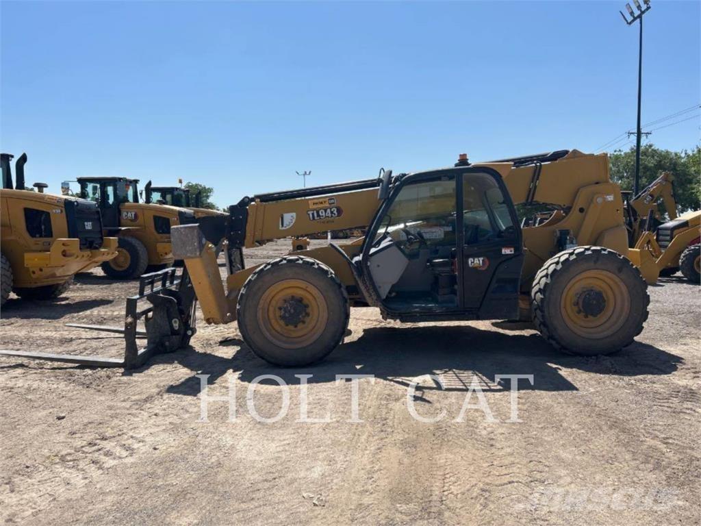 CAT TL943 伸縮臂操作車
