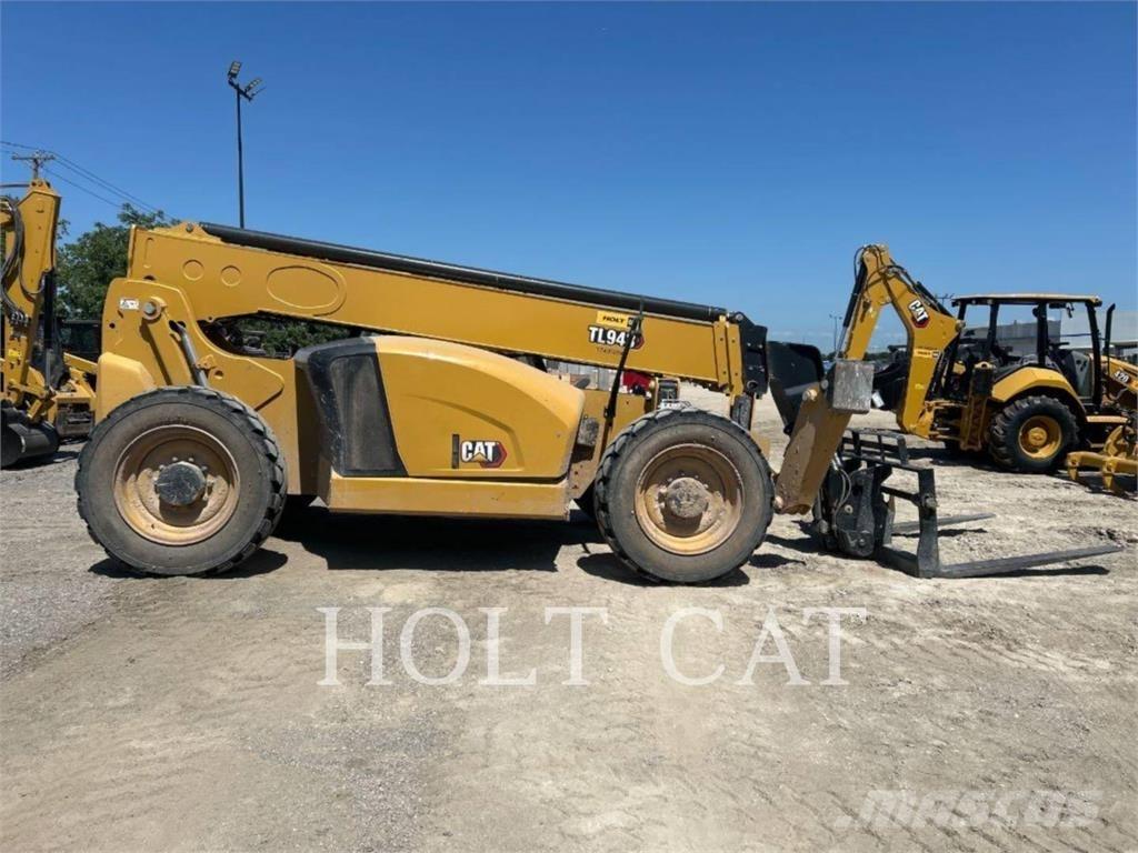 CAT TL943 伸縮臂操作車