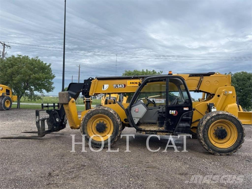 CAT TL943 伸縮臂操作車