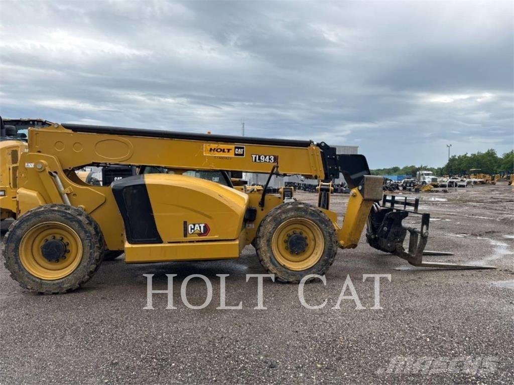 CAT TL943 伸縮臂操作車