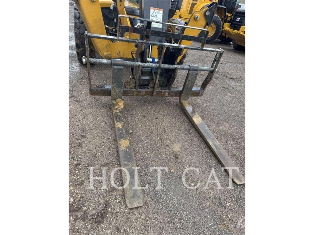 CAT TL943 伸縮臂操作車