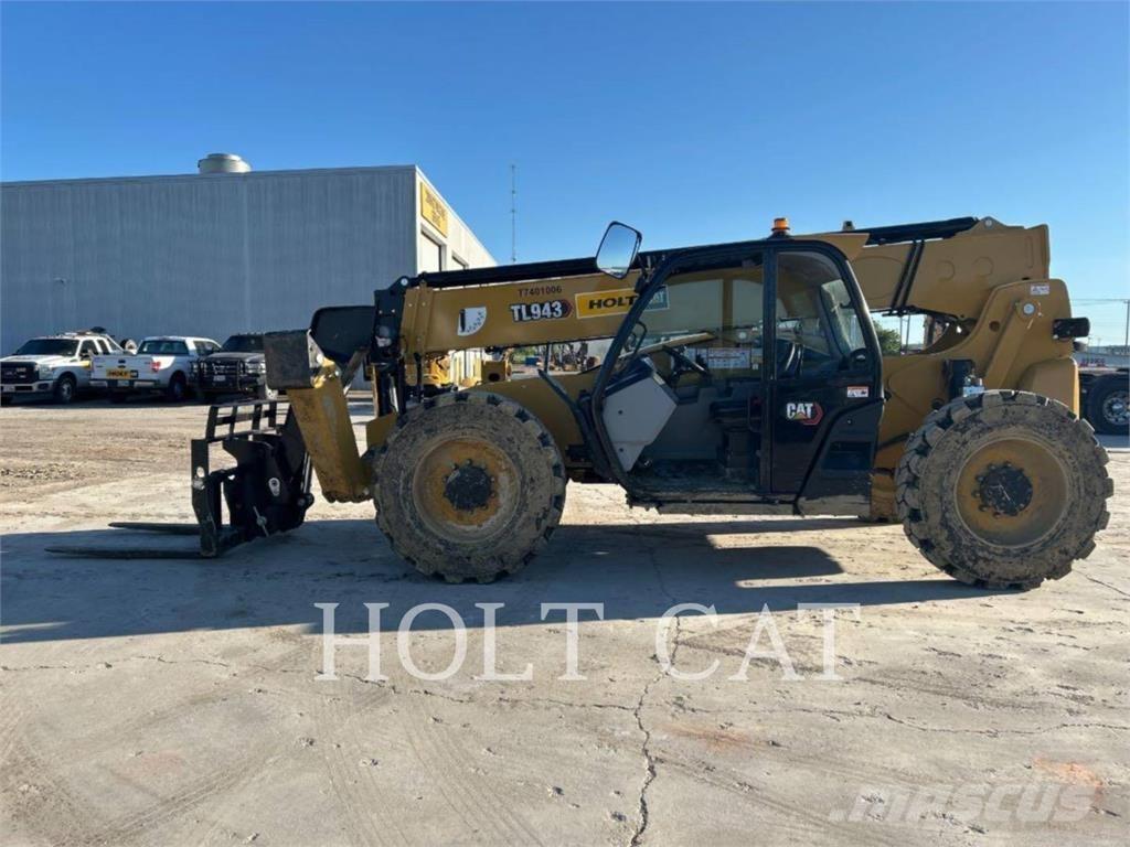 CAT TL943 伸縮臂操作車