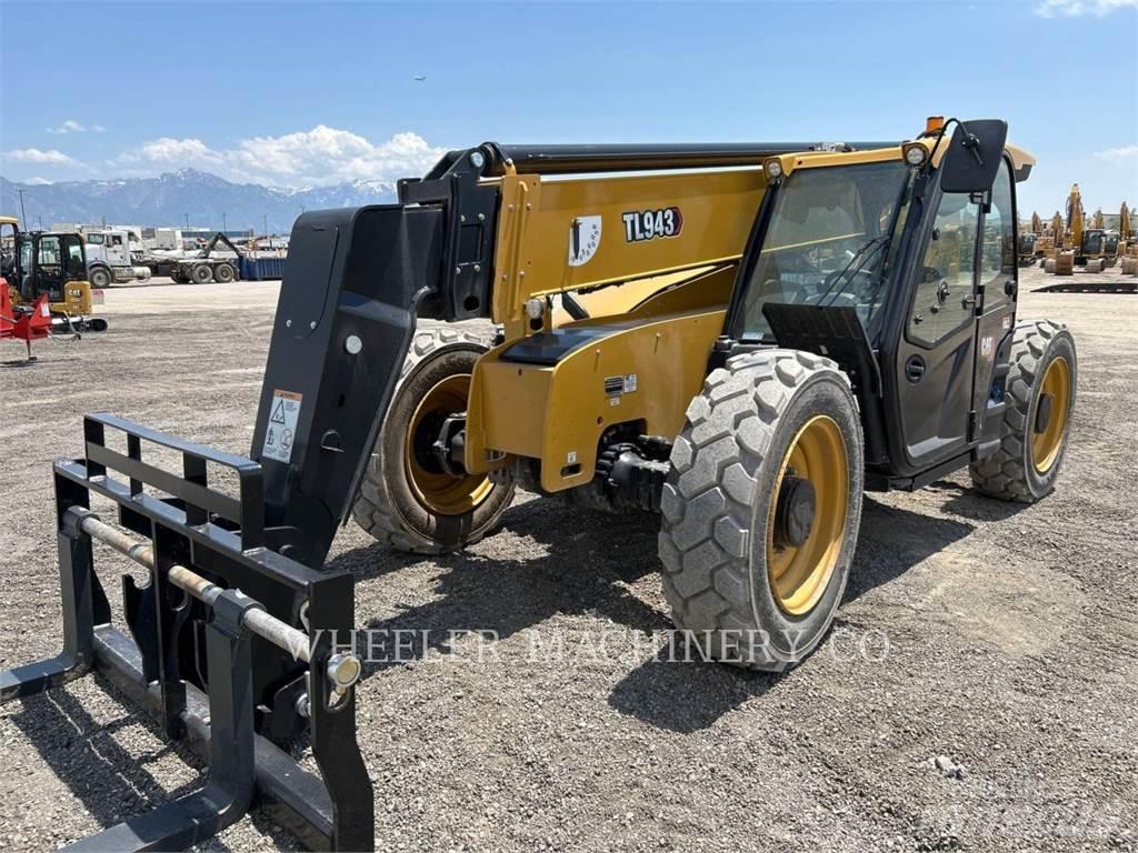 CAT TL943 CB 伸縮臂操作車