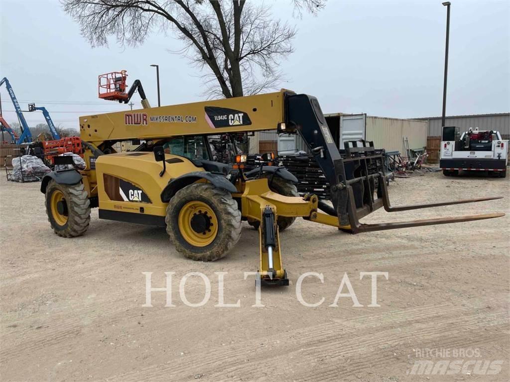 CAT TL943C 伸縮臂操作車