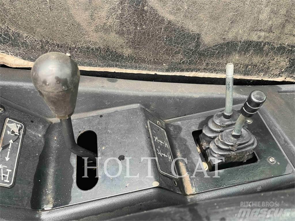 CAT TL943C 伸縮臂操作車