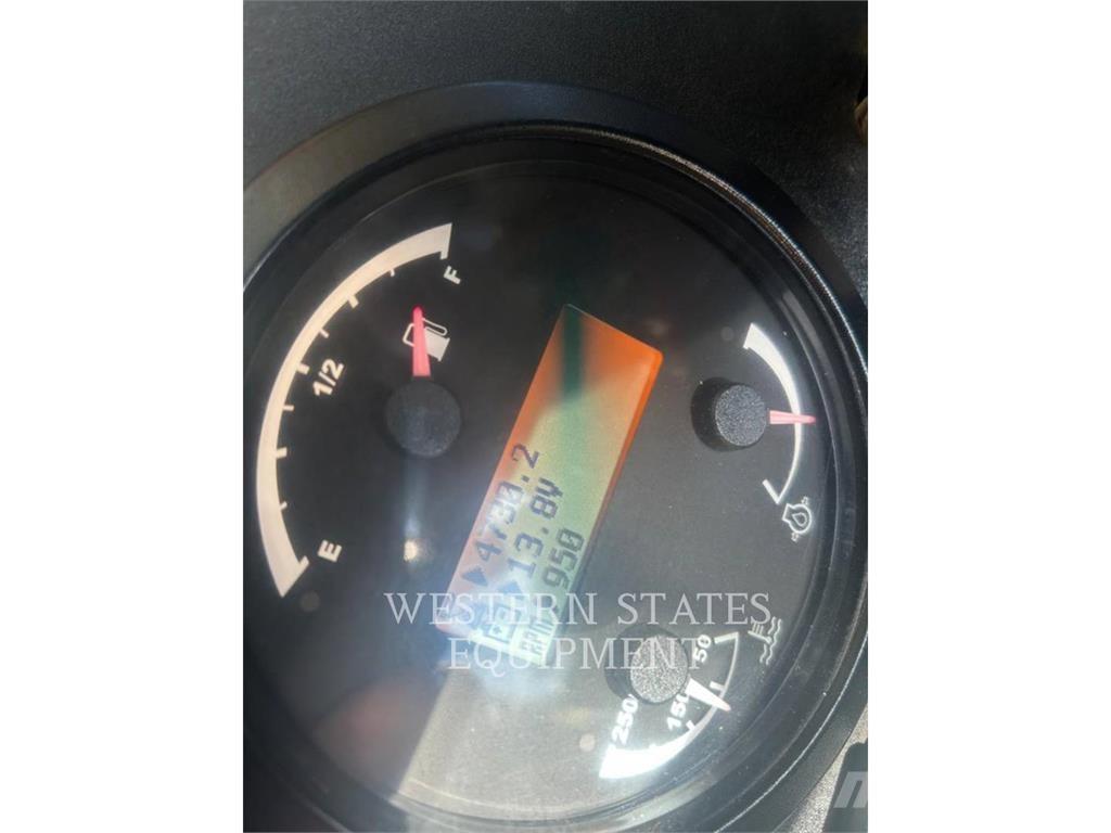 CAT TL943C 伸縮臂操作車