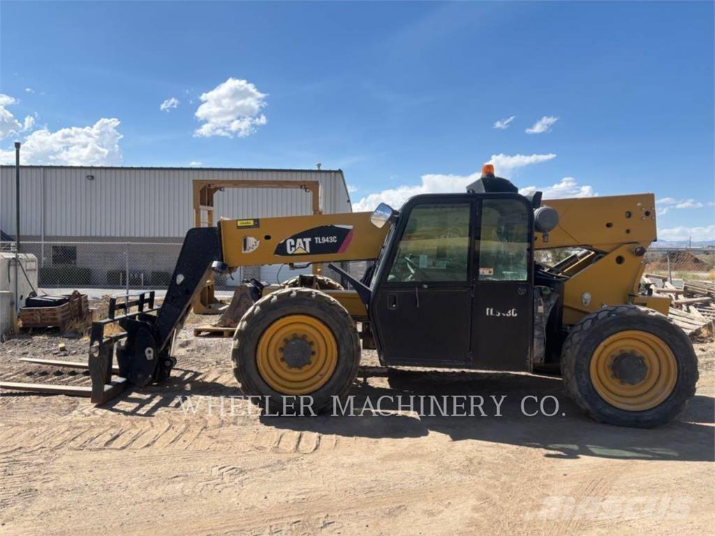 CAT TL943C CAB 伸縮臂操作車