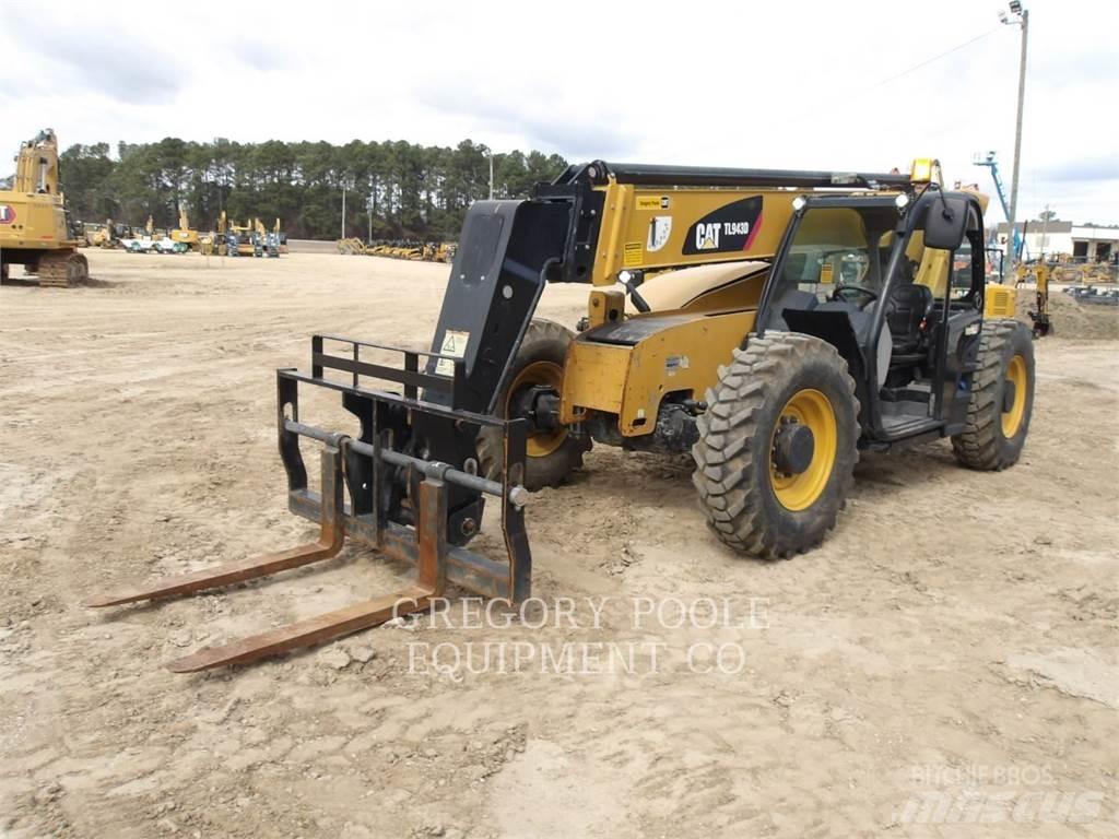 CAT TL943D 伸縮臂操作車