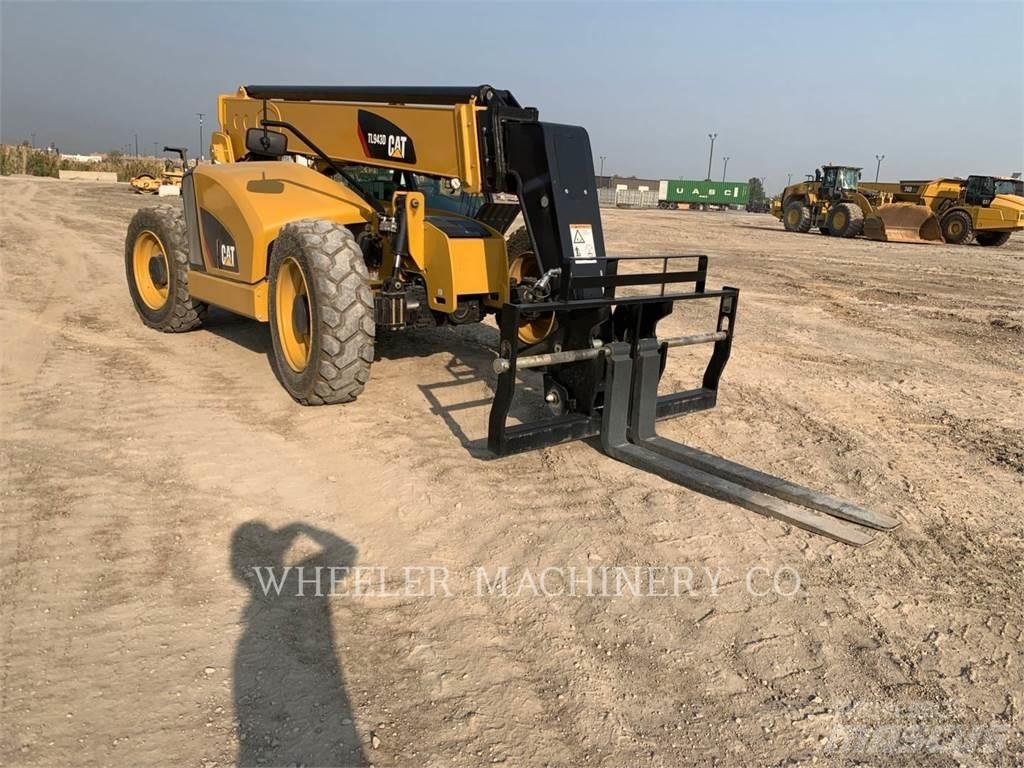 CAT TL943D CB 伸縮臂操作車