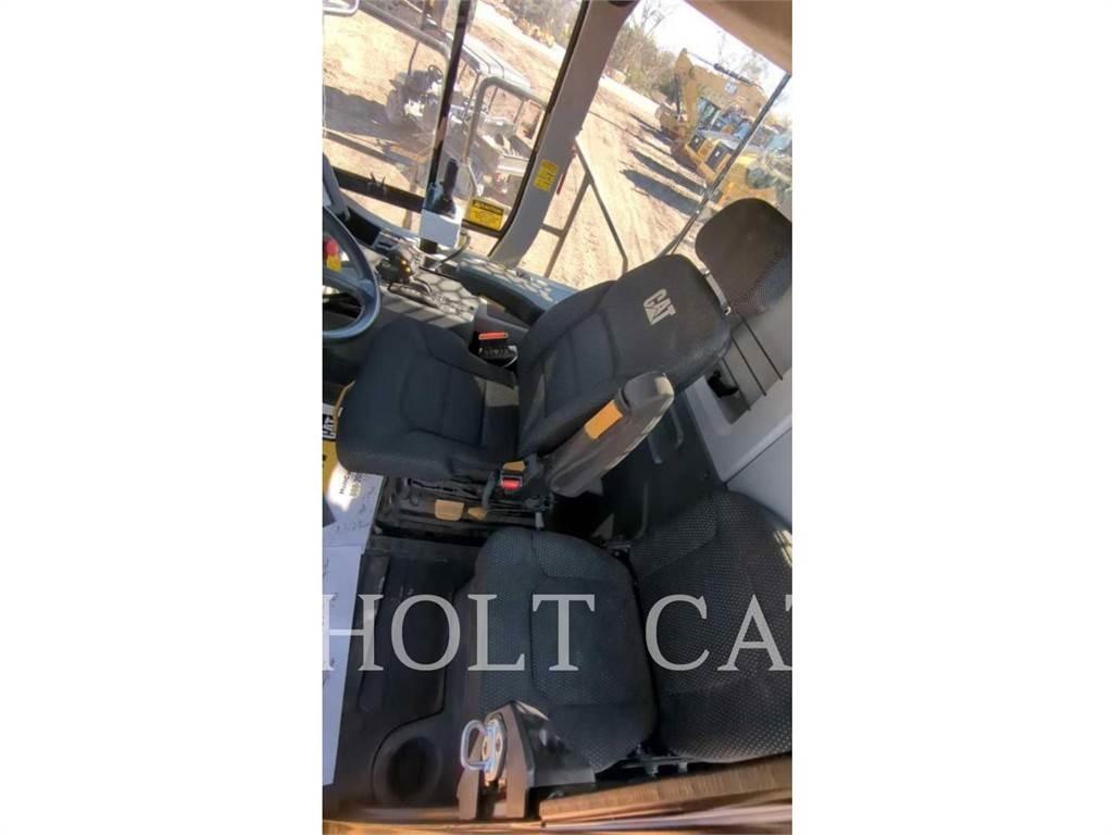 CAT W00 730 運油車