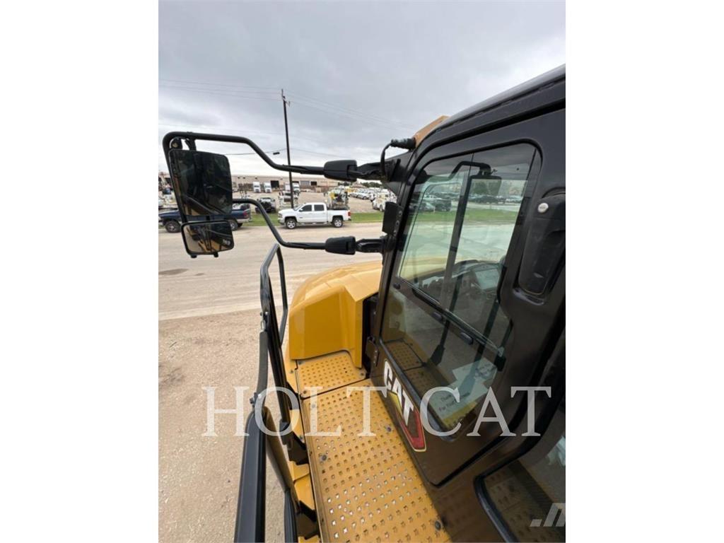 CAT W00 730 鉸接式起吊車