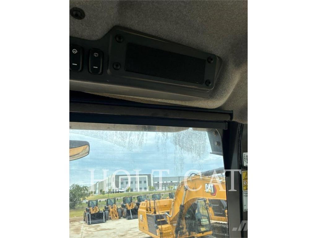 CAT W00 740 運油車