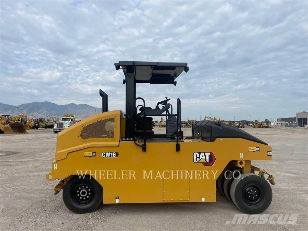 CAT W16 膠輪滾壓機