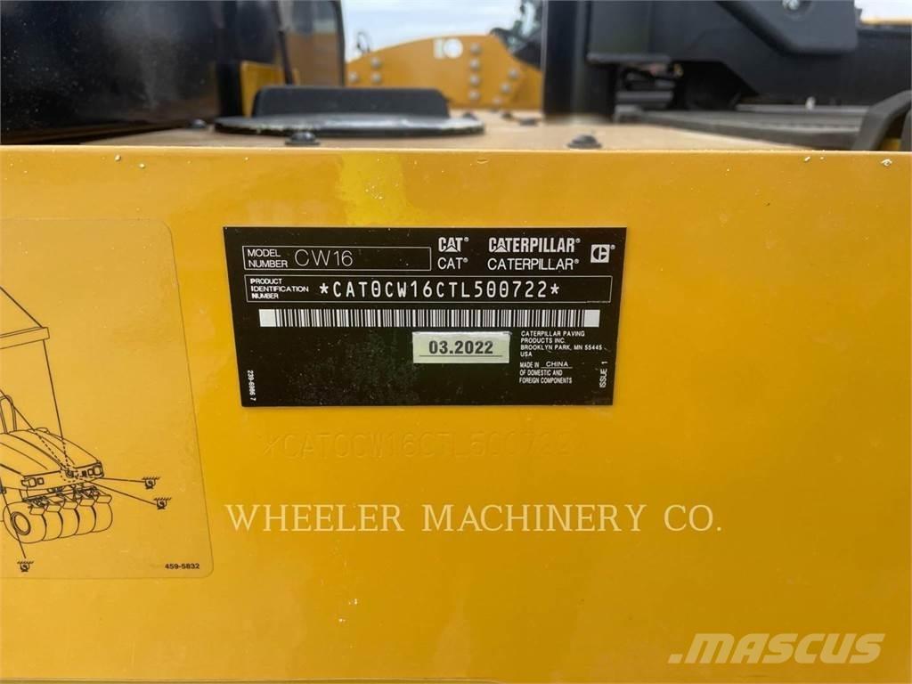 CAT W16 膠輪滾壓機