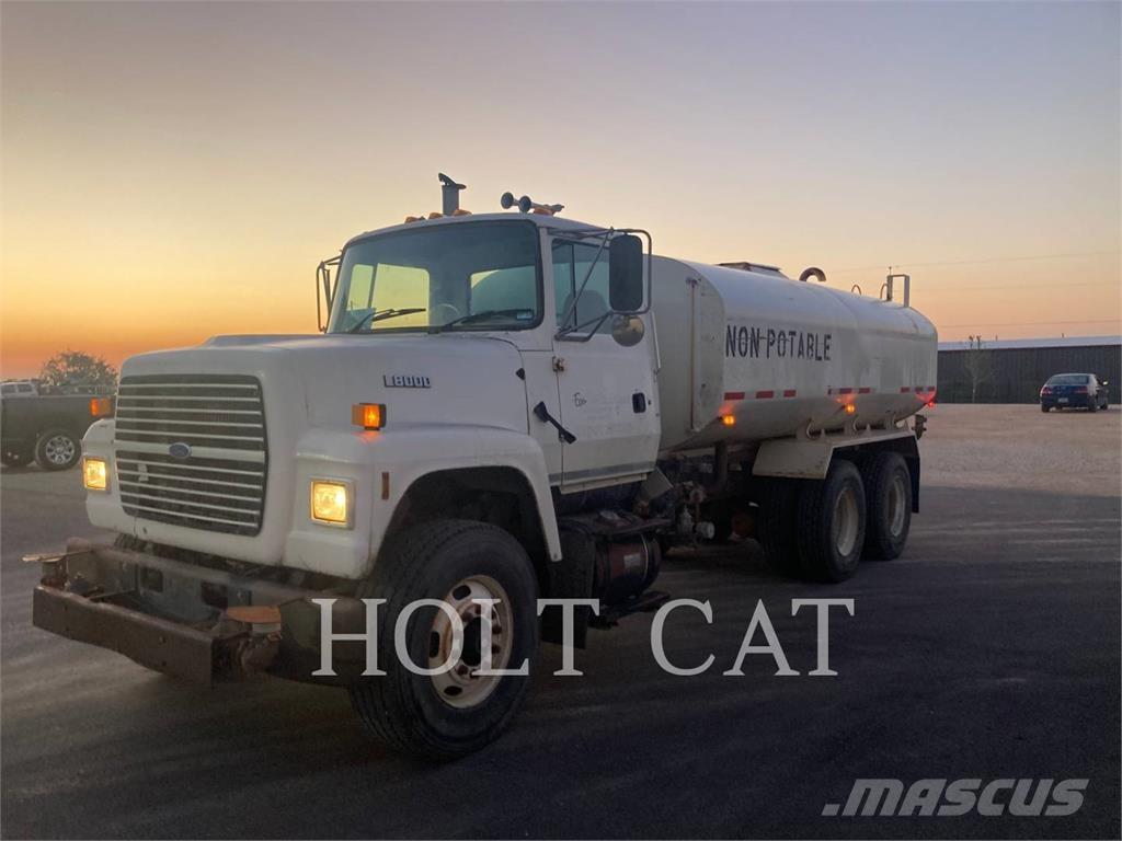 Ford L8000 運油車