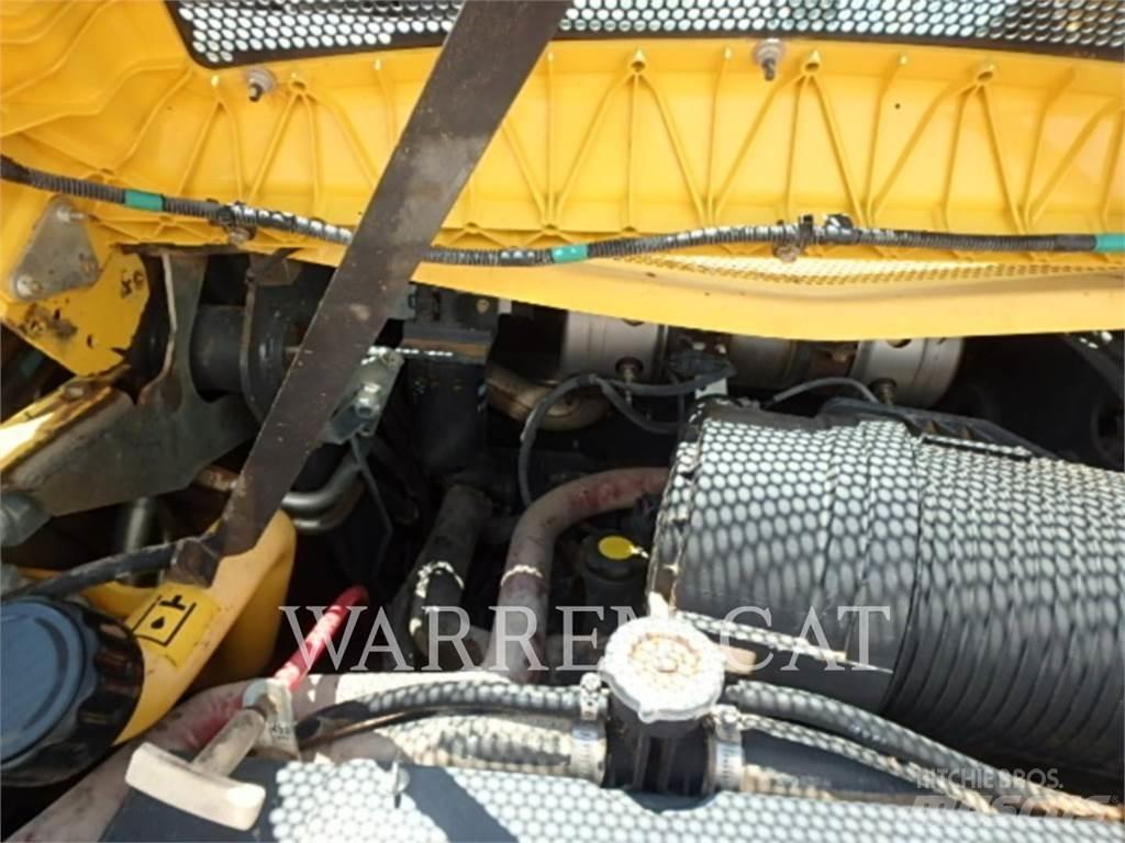 Ford / New Holland L220 滑移轉向裝載機