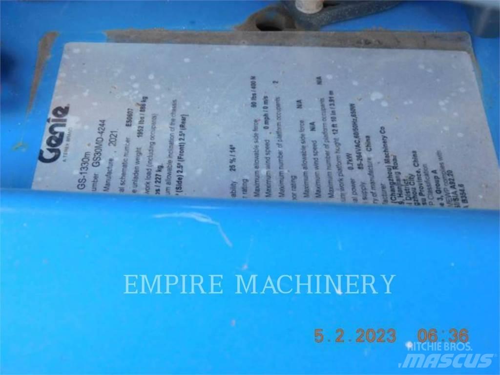 Genie GS1330 曲臂高空作業車