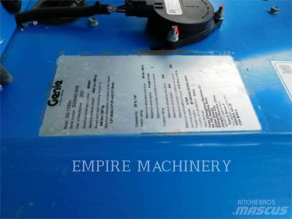 Genie GS1330 曲臂高空作業車
