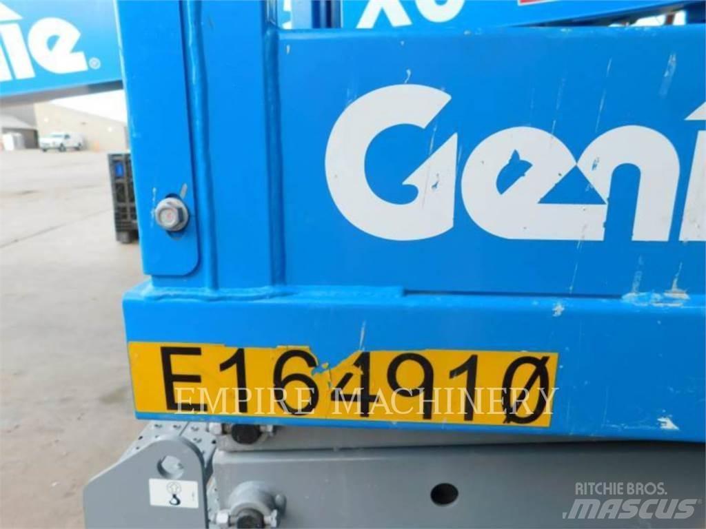 Genie GS1330 曲臂高空作業車