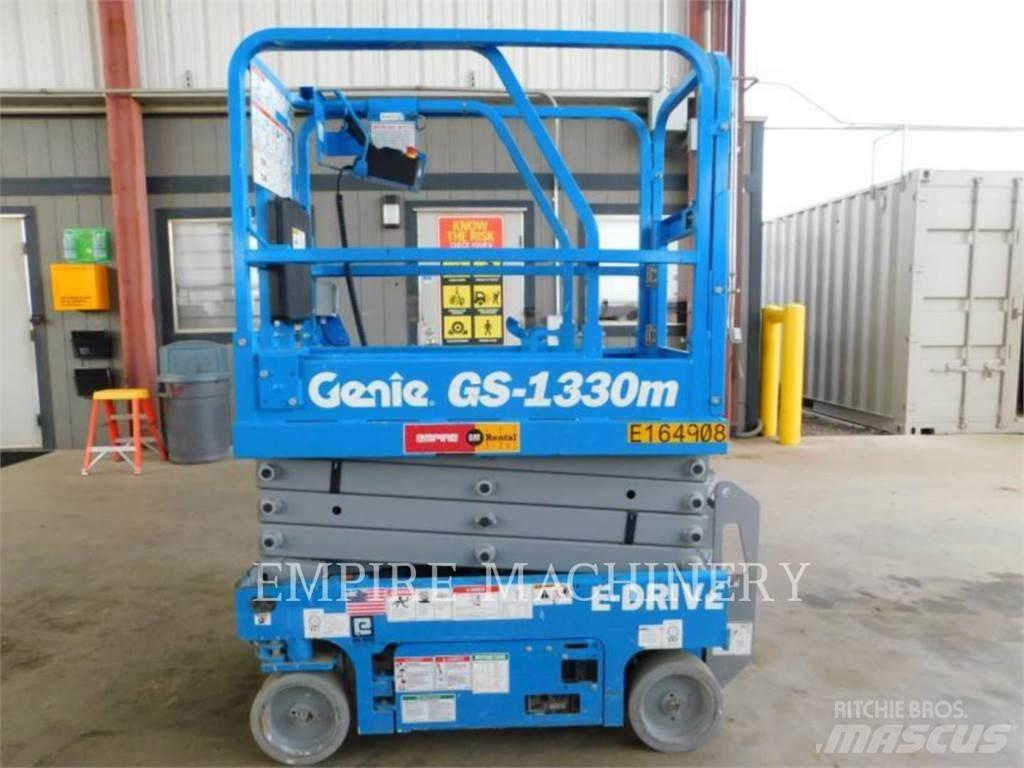 Genie GS1330 曲臂高空作業車