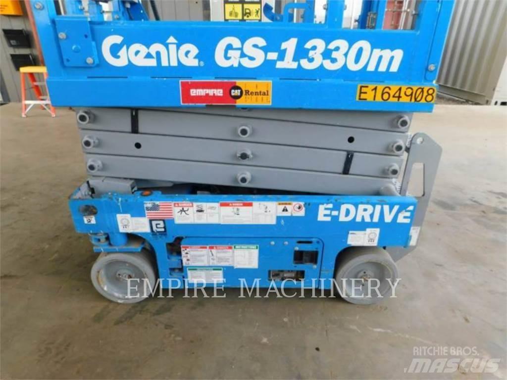 Genie GS1330 曲臂高空作業車