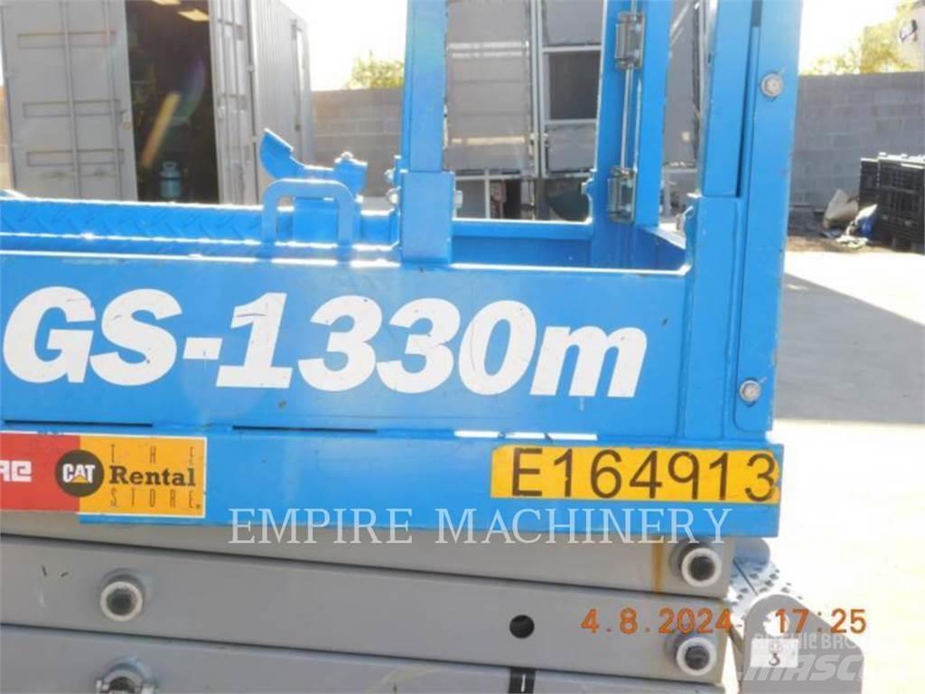 Genie GS1330 曲臂高空作業車