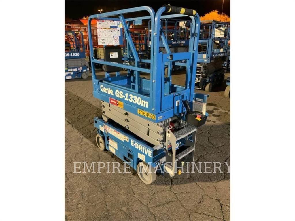 Genie GS1330 曲臂高空作業車