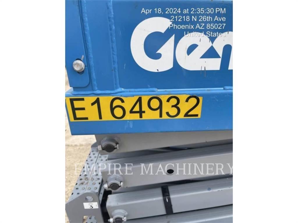 Genie GS1330 曲臂高空作業車