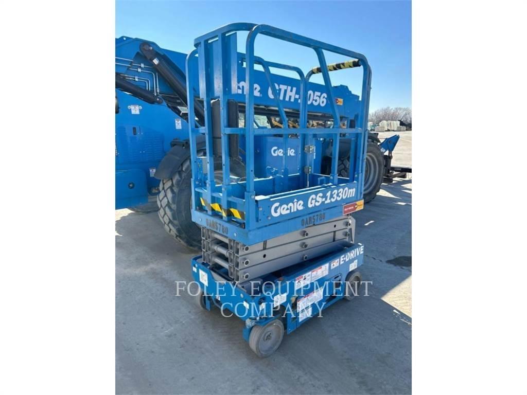 Genie GS1330 剪式升降機