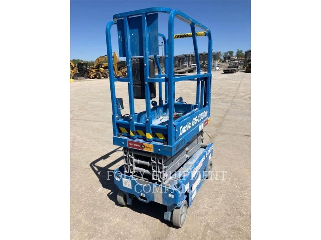 Genie GS1330 剪式升降機