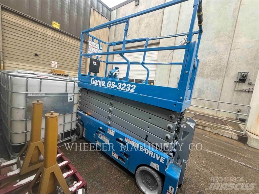 Genie GS3232 剪式升降機