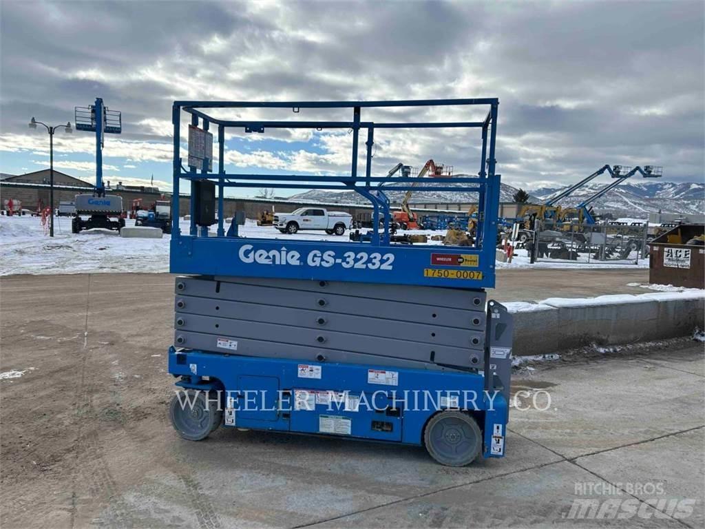 Genie GS3232 剪式升降機