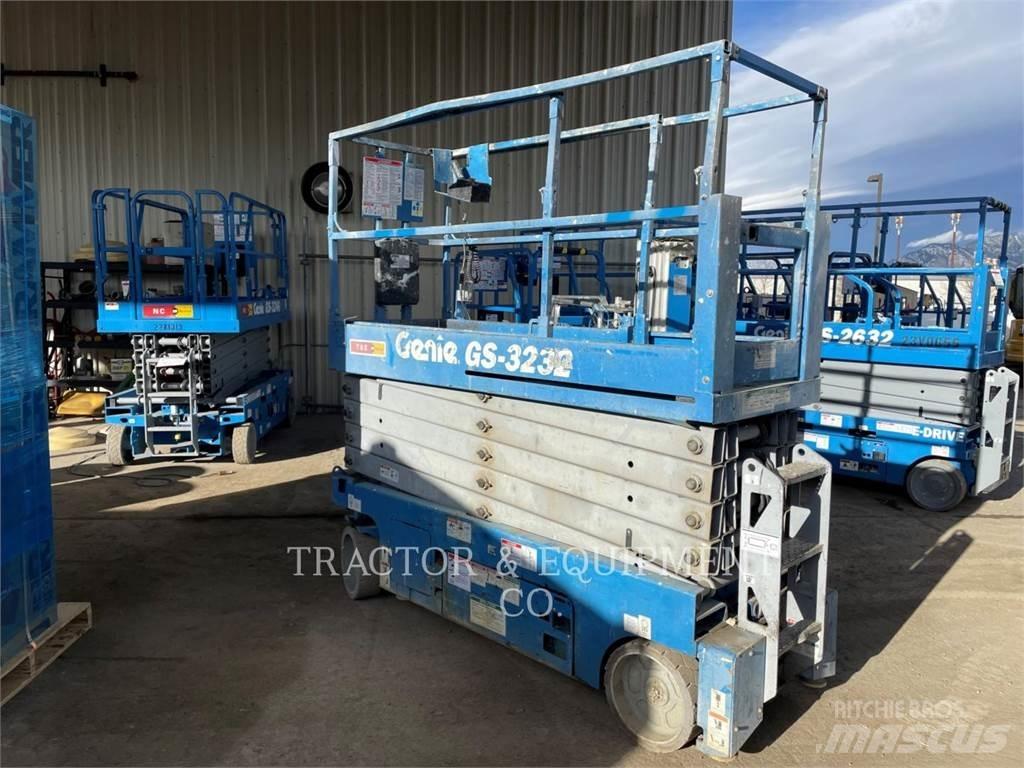 Genie GS3232 剪式升降機