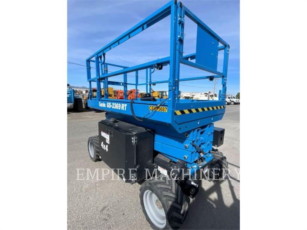 Genie GS3369 RT 曲臂高空作業車