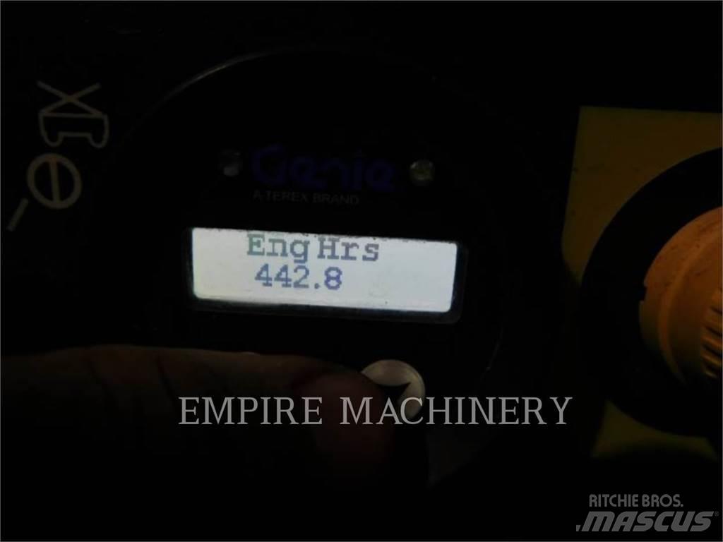 Genie GS3369 RT 曲臂高空作業車